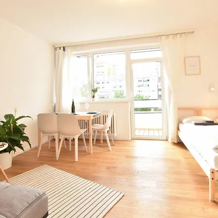 Peaceful Studio Near Center Apartman